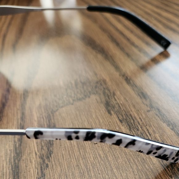 Pinglas Fashion Eyewear - Picture 3 of 6